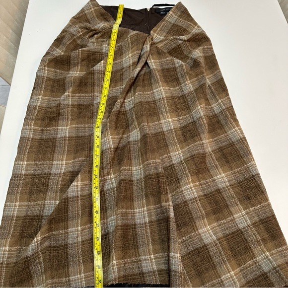 Marc Jacobs Plaid Print Knee-Length Wool Skirt (size 6) - Picture 10 of 10